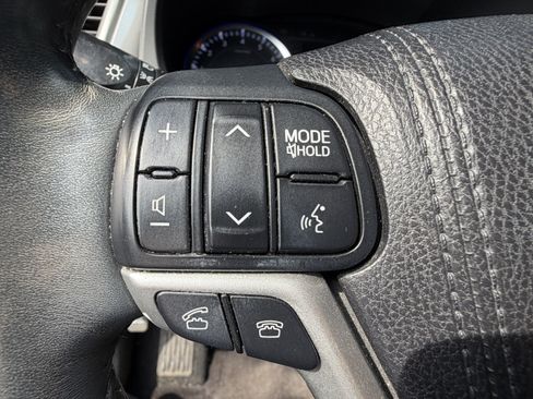 Used 2016 Toyota Highlander Limited Platinum AWD/4WD image 19
