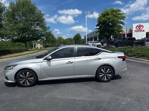 Used 2021 Nissan Altima 2.5 SV FWD image 3