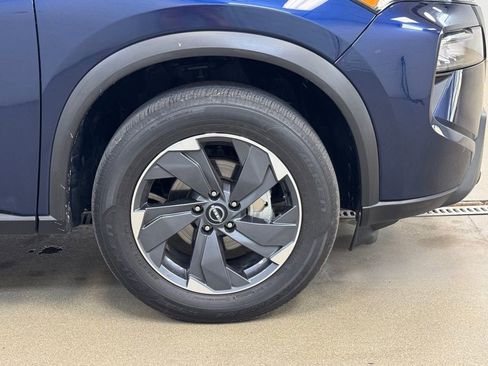 Used 2025 Nissan Rogue SV image 4