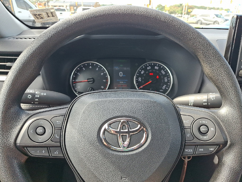 Used 2022 Toyota RAV4 LE AWD/4WD image 19