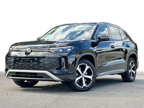 New 2025 Volkswagen Tiguan SE image 1