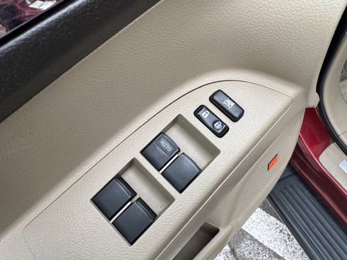 Used 2010 Toyota Highlander Limited image 10