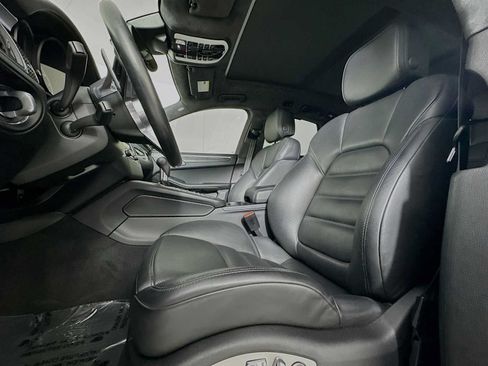 Certified 2018 Porsche Macan Turbo AWD/4WD image 5