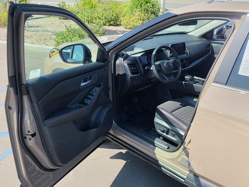 Used 2025 Nissan Rogue SV image 43