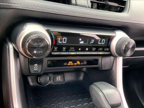 Used 2024 Toyota RAV4 XLE image 32