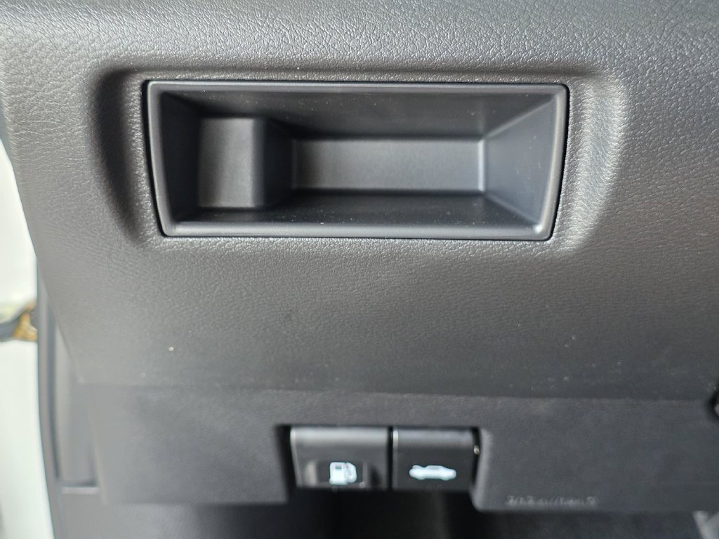 New 2025 Nissan Versa SV w/ Trunk Package FWD image 19