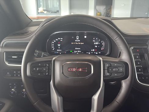 Used 2023 GMC Yukon XL SLT w/ SLT Luxury Package AWD/4WD image 16