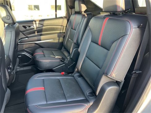 Used 2024 Chevrolet Traverse RS w/ LPO, Floor Liner Package image 29