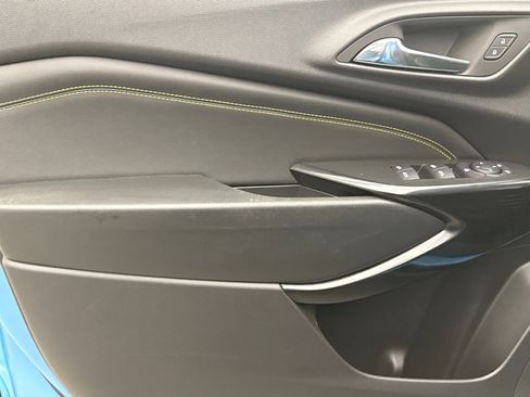 Used 2025 Chevrolet Trax ACTIV image 9