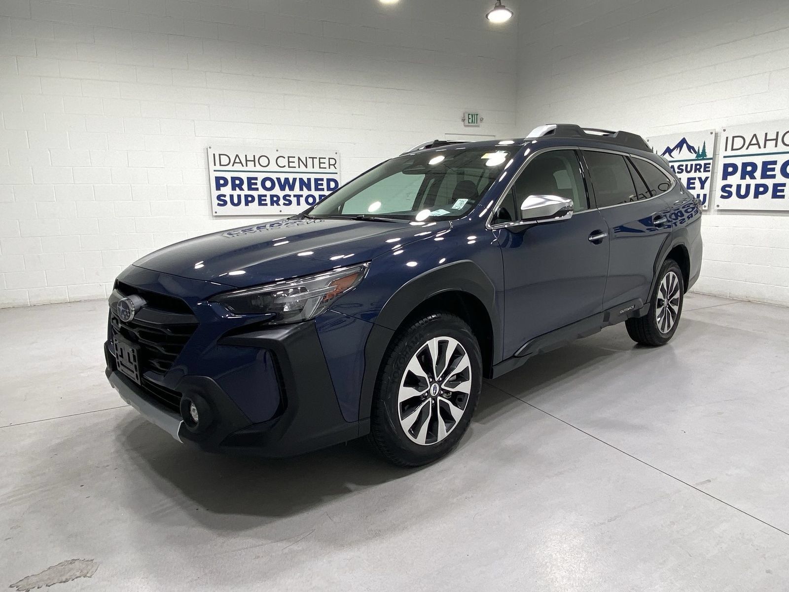 Used 2023 Subaru Outback Touring AWD/4WD image 4