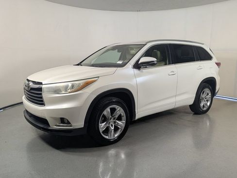 Used 2014 Toyota Highlander Limited w/ Driver Technology Package FWD image 3