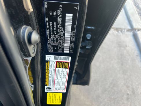 Used 2025 Toyota Highlander LE image 30