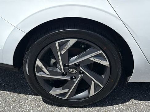 Used 2025 Hyundai Elantra SEL FWD image 10
