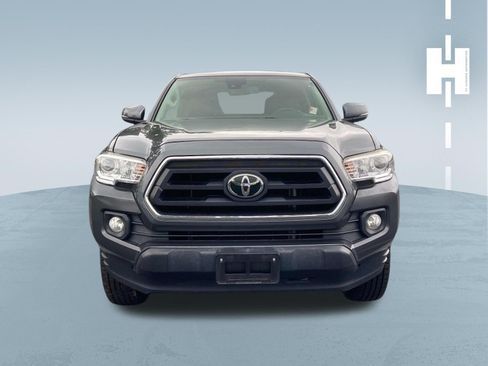 Used 2022 Toyota Tacoma SR5 w/ Technology Package RWD image 2