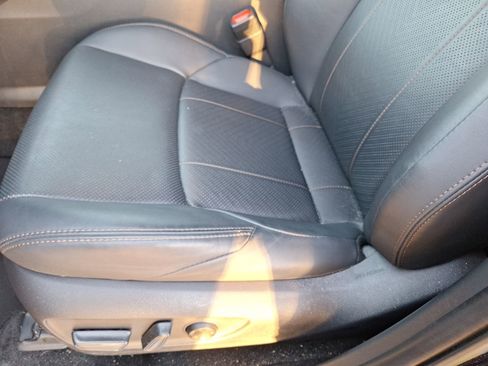 Used 2023 Toyota Venza Limited image 16