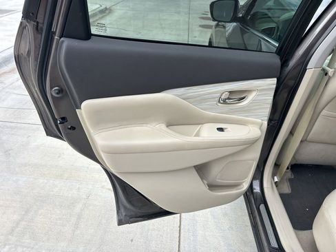 Used 2015 Nissan Murano Platinum w/ Platinum Technology Package FWD image 11