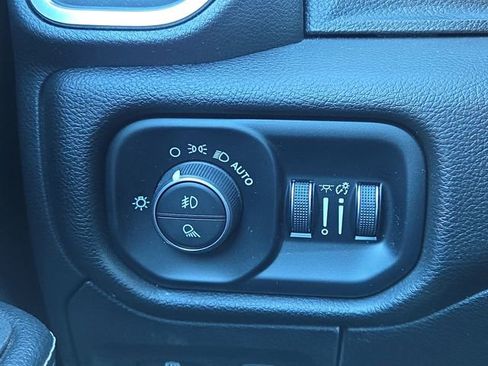 Used 2025 RAM 1500 Laramie image 25