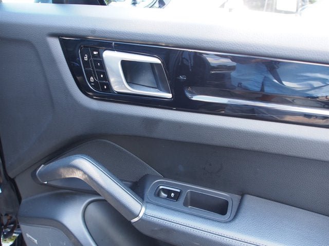 Used 2021 Porsche Cayenne AWD/4WD image 13