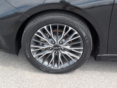 Used 2022 Kia Forte GT-Line w/ GT-Line Technology Package FWD image 11