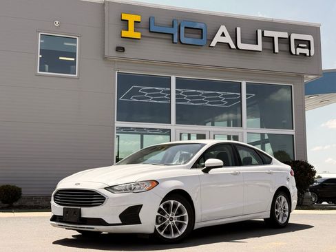 Used 2020 Ford Fusion SE FWD image 1
