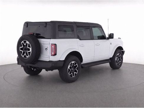 Used 2025 Ford Bronco Outer Banks AWD/4WD image 5