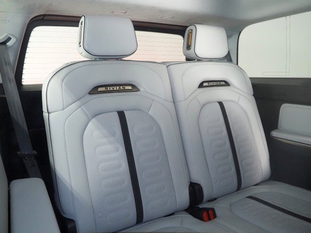 Used 2024 Rivian R1S AWD Adventure image 18