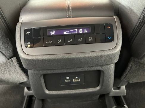 Used 2025 Nissan Pathfinder SV FWD image 46
