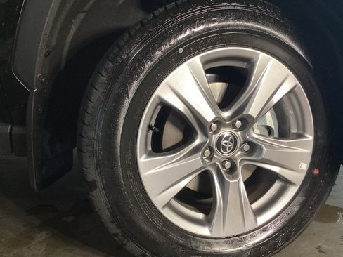 Used 2025 Toyota RAV4 XLE w/ Convenience Package image 7