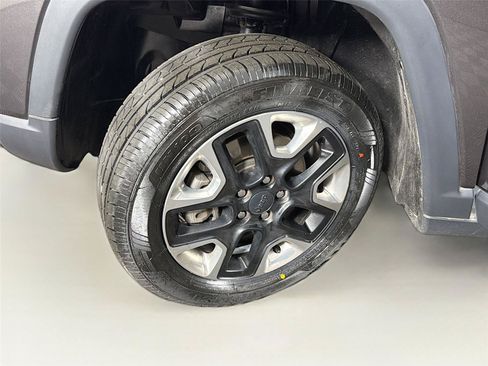 Used 2018 Jeep Compass Trailhawk w/ Cold Weather Group AWD/4WD image 36