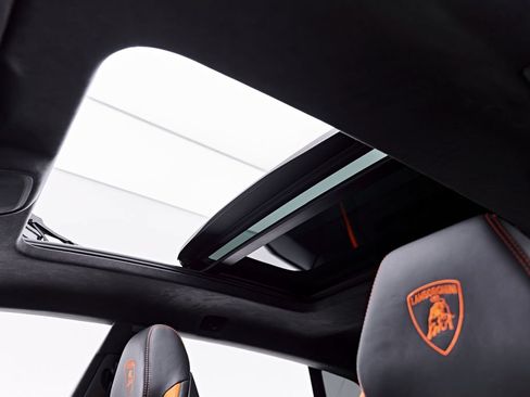 Used 2025 Lamborghini Urus Performante AWD/4WD image 65