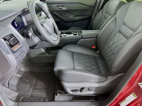 New 2026 Nissan Rogue Platinum w/ Platinum Premium Package AWD/4WD image 3