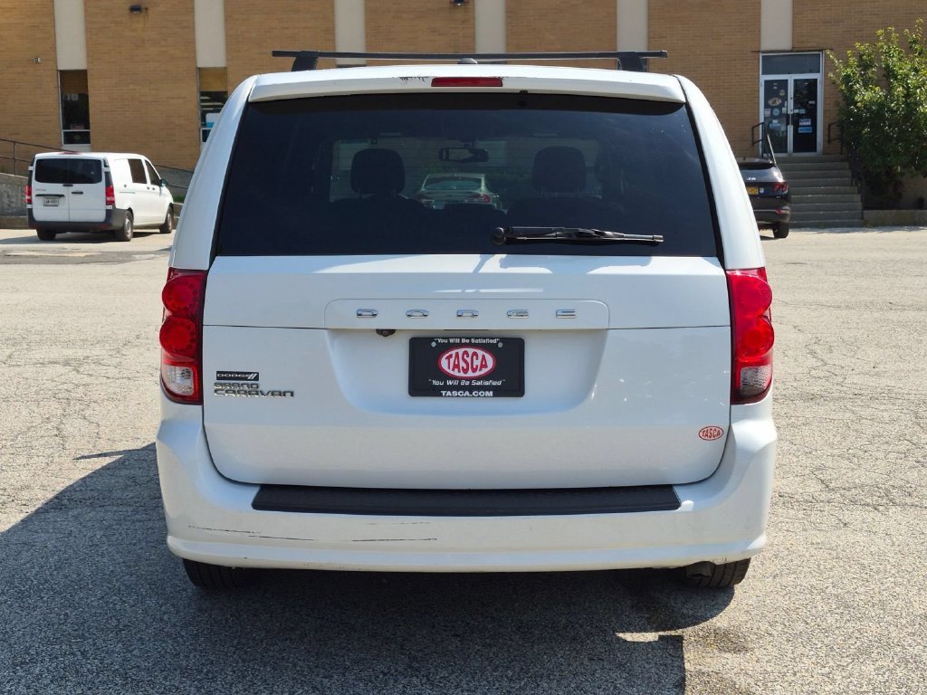 Used 2018 Dodge Grand Caravan SE FWD image 4