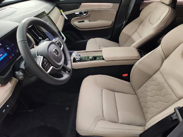 New 2026 Volvo XC90 T8 Plus w/ Protection Package Premier AWD/4WD image 14