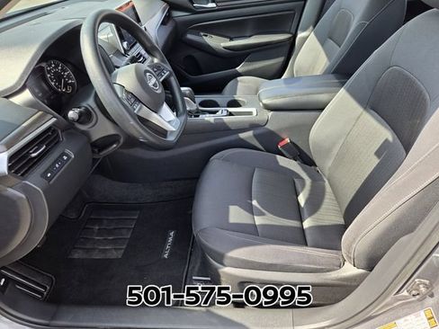 Used 2025 Nissan Altima 2.5 SV FWD image 10