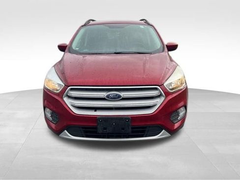 Used 2018 Ford Escape SE FWD image 2
