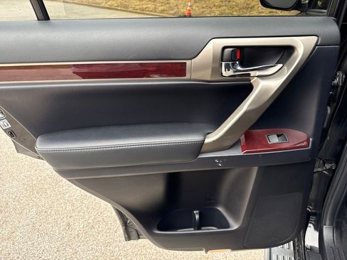 Used 2018 Lexus GX 460 Premium w/ Premium Package image 22