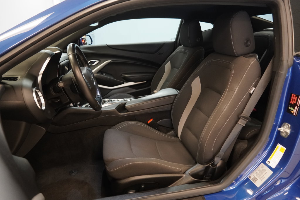 Used 2021 Chevrolet Camaro LT RWD image 4