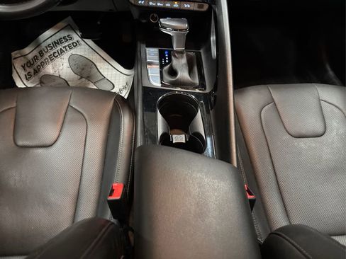 Used 2023 Hyundai Elantra Limited image 18