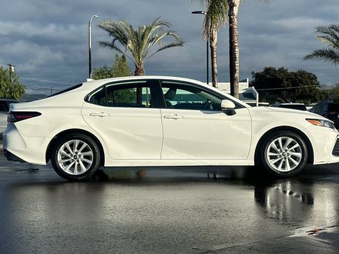 Used 2021 Toyota Camry LE image 3