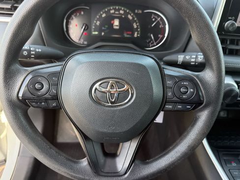 Used 2023 Toyota RAV4 LE AWD/4WD image 14