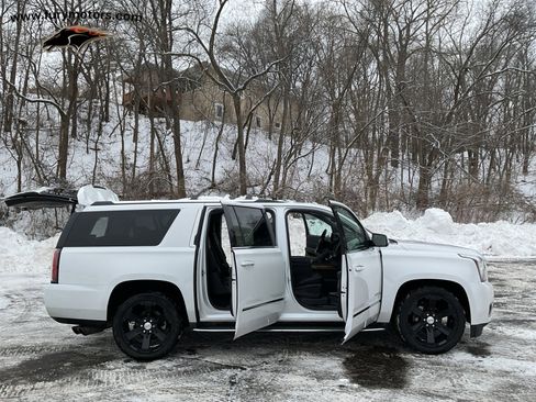 Used 2016 GMC Yukon XL Denali w/ Open Road Package image 38