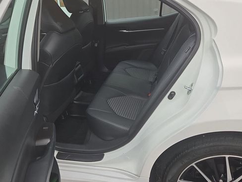 Used 2021 Toyota Camry SE image 19