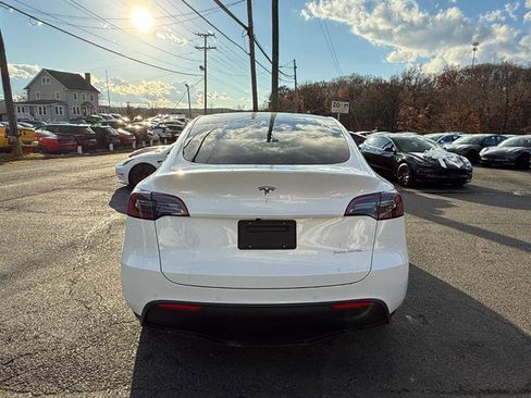 Used 2022 Tesla Model Y Long Range image 4