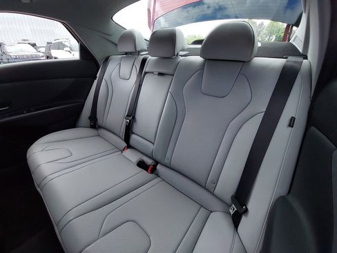 Used 2025 Hyundai Elantra Limited image 14