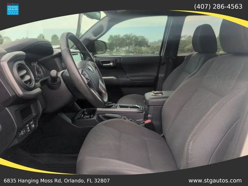 Used 2017 Toyota Tacoma TRD Sport w/ Premium & Technology Package AWD/4WD image 12