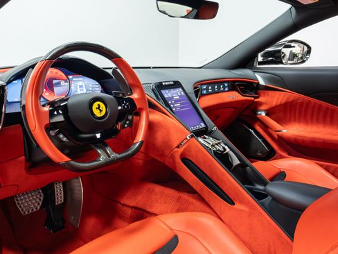 Used 2022 Ferrari Roma RWD image 10