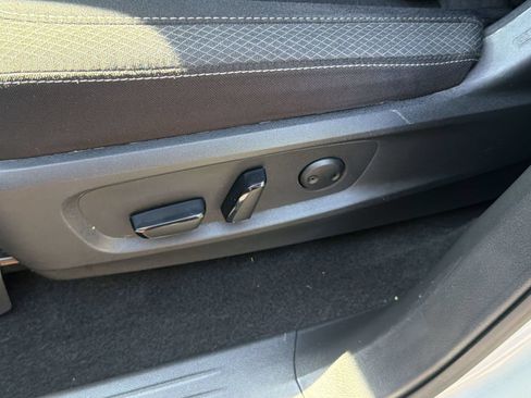 Used 2025 Nissan Pathfinder SV AWD/4WD image 14