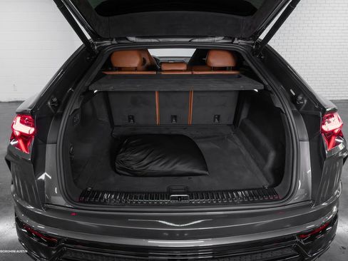 Used 2021 Lamborghini Urus image 11