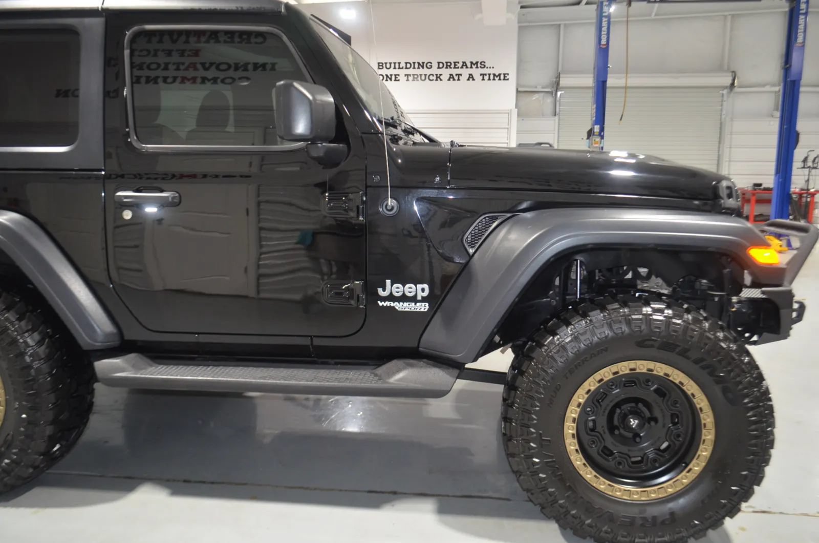 Used 2020 Jeep Wrangler Sport AWD/4WD image 7