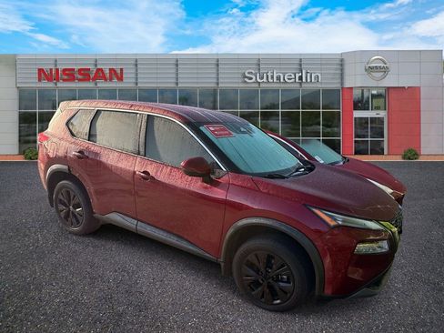 Used 2021 Nissan Rogue SV image 1